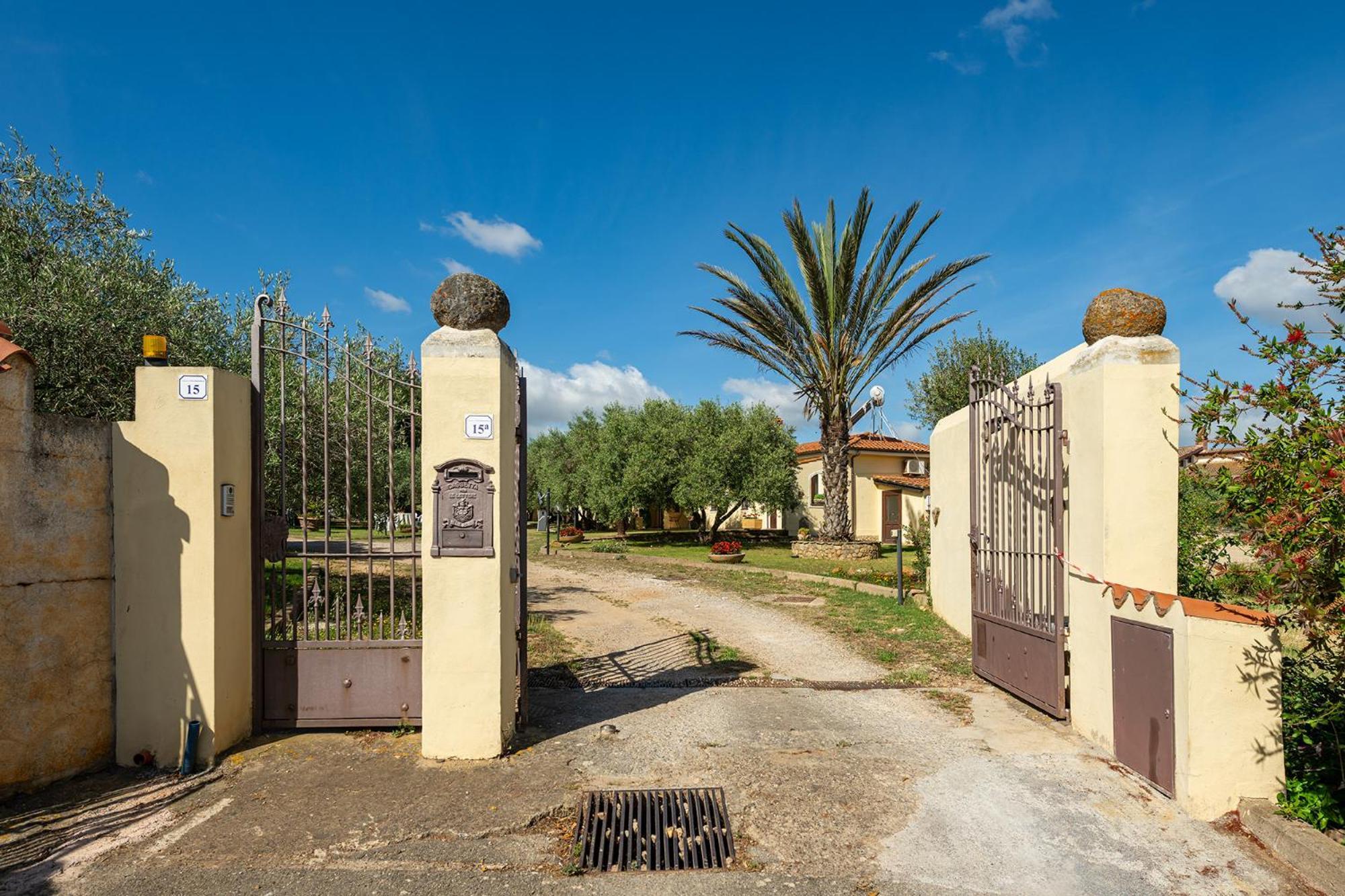 Residenza Parco Degli Ulivi Villa Villamassargia ภายนอก รูปภาพ